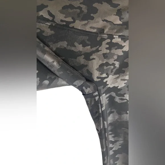 NWOT SPANX Faux Leather High Rise Camo Leggings- Size Large - Picture 7 of 8